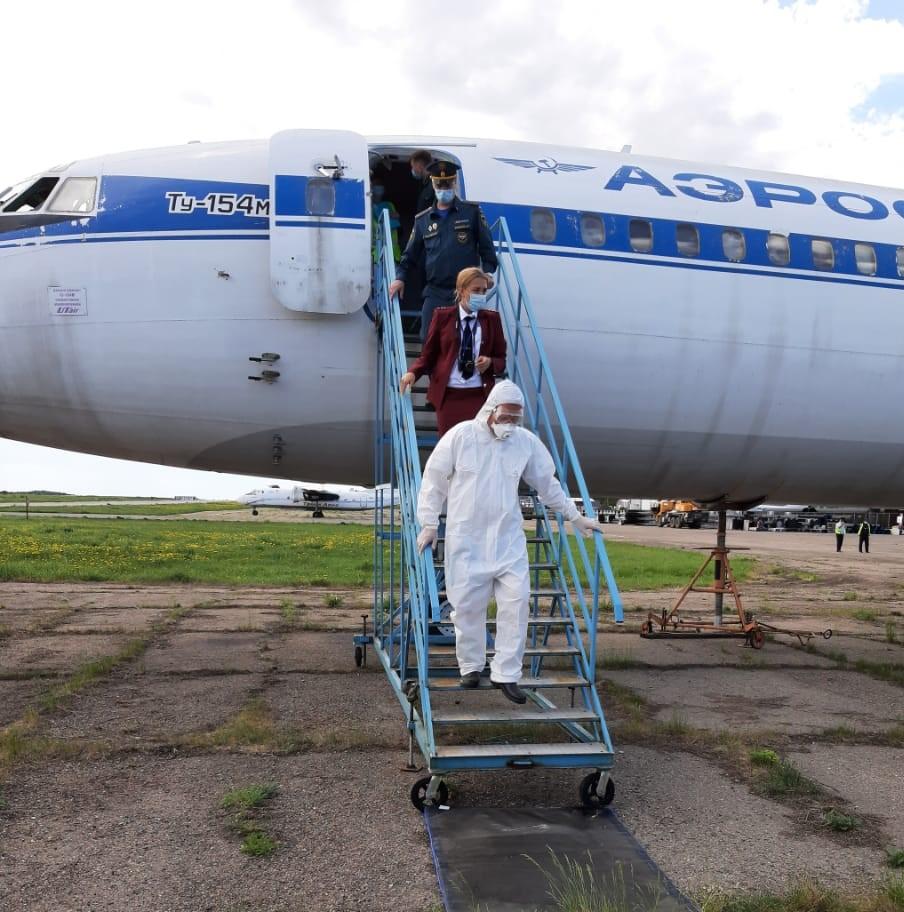 Вылет аэропорт богашево. Аэропорт Томск. Аэропорт Богашево Томск. Служба бортпроводников Томск аэропорт Богашево 1980 год. Аэропорт Богашево 1965.